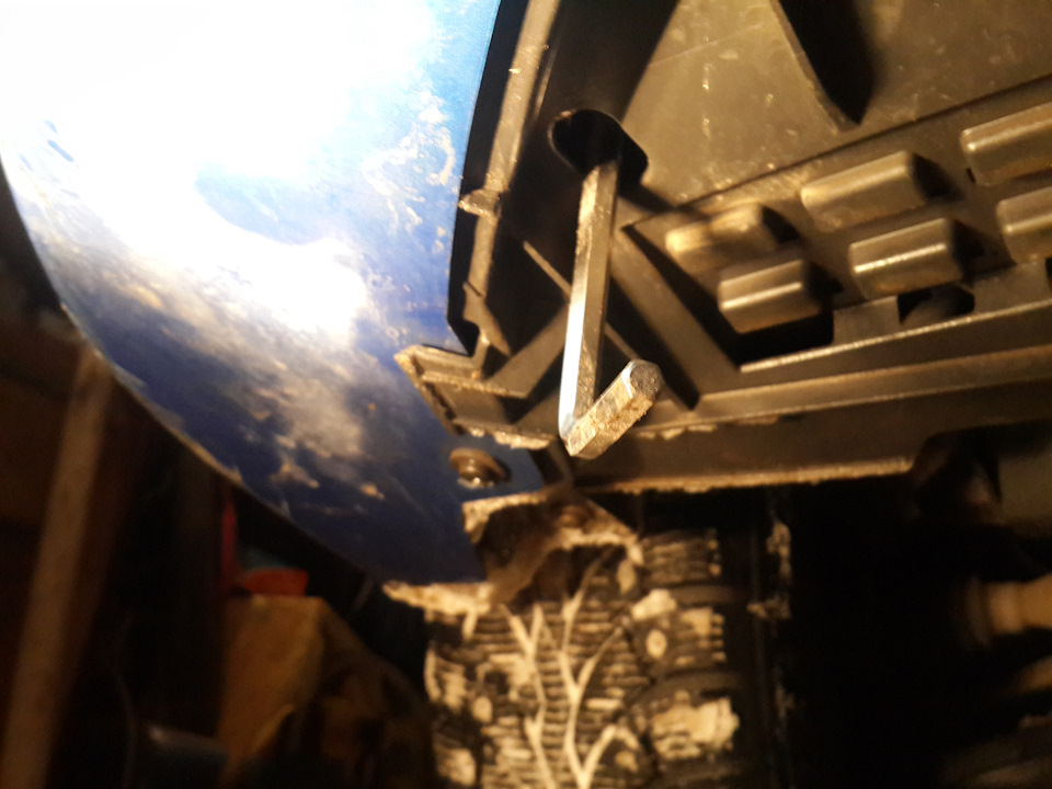 Регулировка противотуманок — Renault Sandero 2G, 1,6 л, 2015 года ...