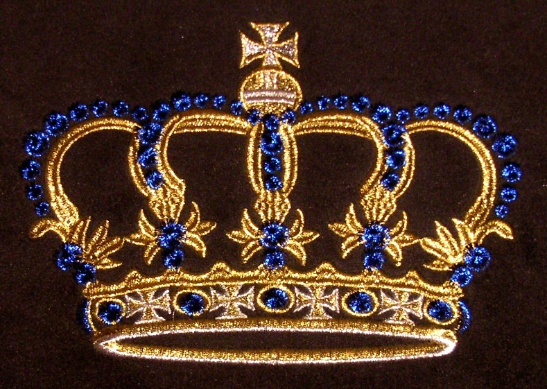 В приморском крае корона. Корона. Корона вышивка. Вышивка корона на одежде. Вышивка золотом корона.