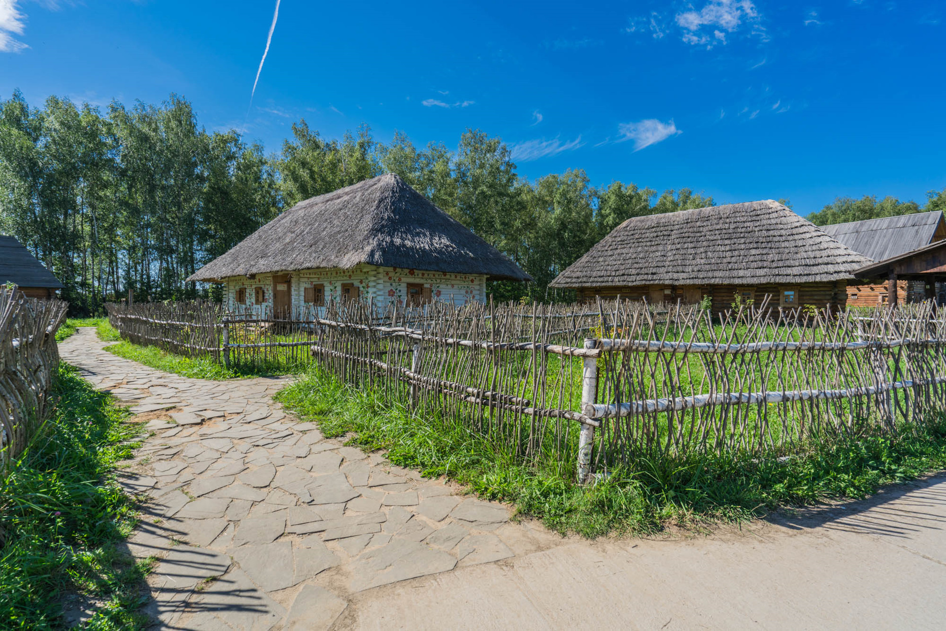 Этномир. Этномир в Козельске. Парк в Калужской области Этномир. Парк музей Этномир. Этнодеревня Этномир.