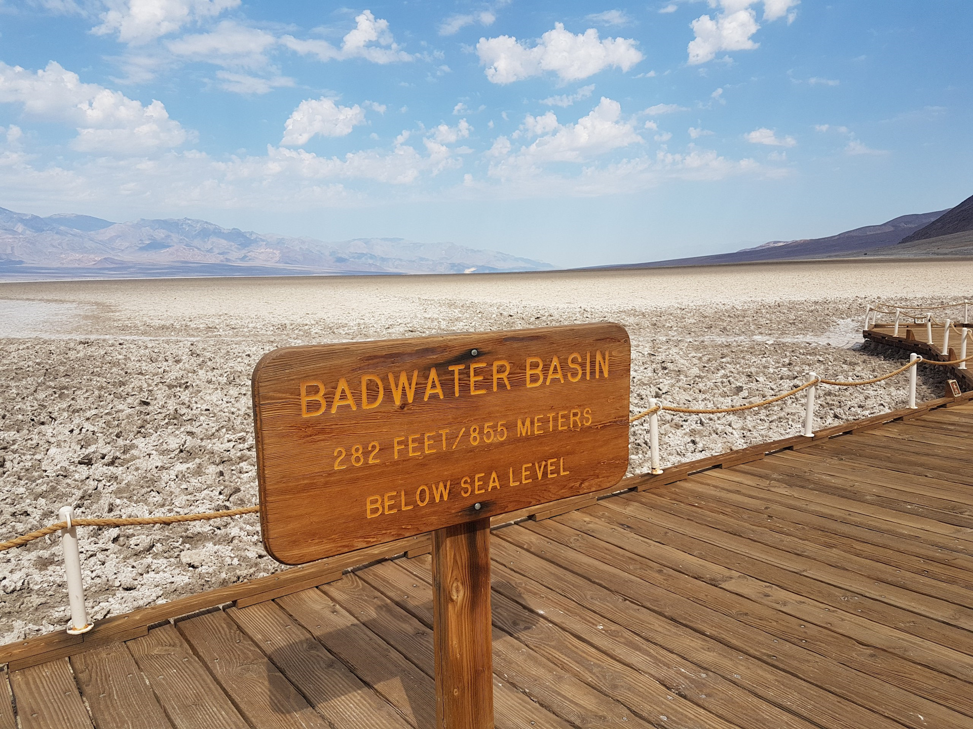 Badwater. Озеро Badwater. Озеро Бэдуотер. Lake Badwater USA. Долина смерти озеро.