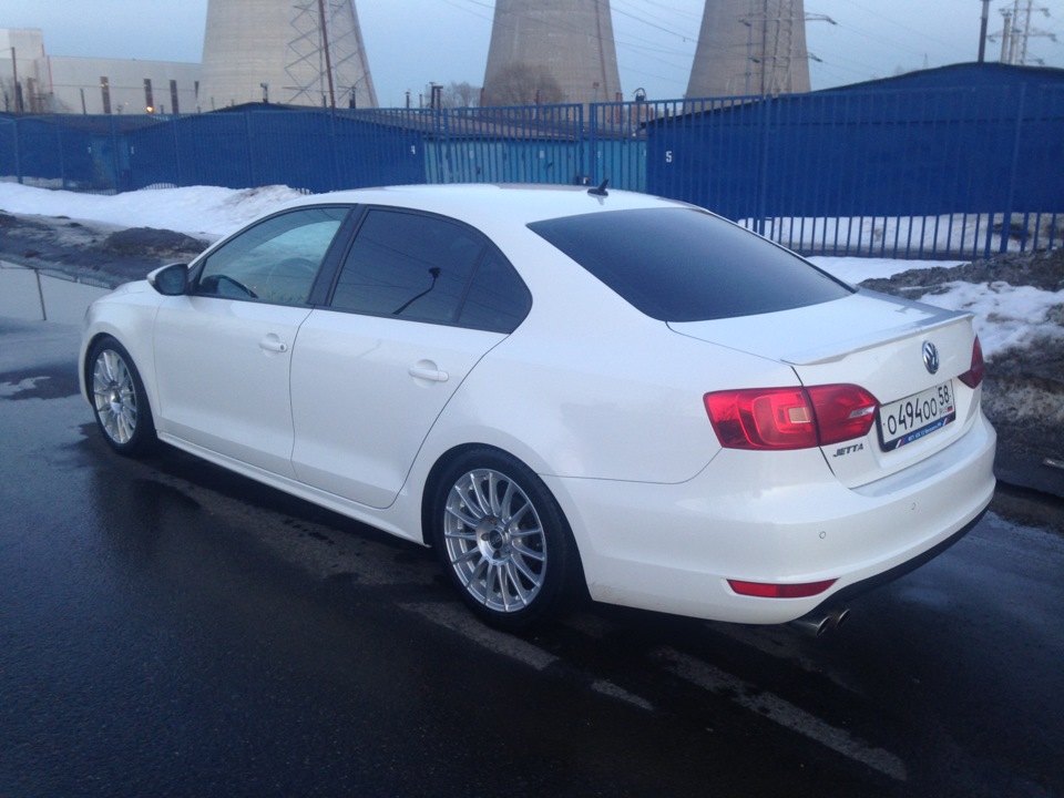 Вид Джетты на OZ Superturismo LM R17 — Volkswagen Jetta VI, 1,4 л, 2013 ...