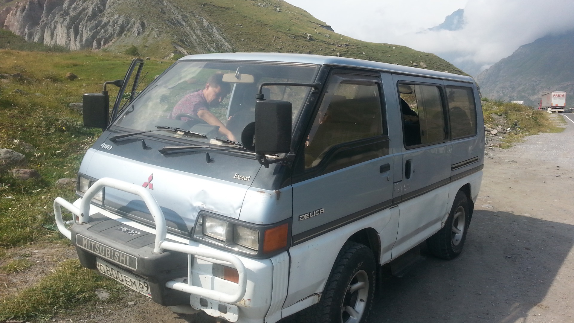 Делика 1992. Mitsubishi Delica p35w стенд. Mitsubishi Delica p35. Наклейки на авто Делика.