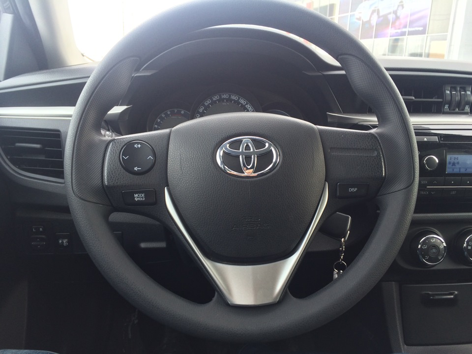 Потертый руль = Гарантия — Toyota Corolla (160), 1,6 л, 2014 года ...