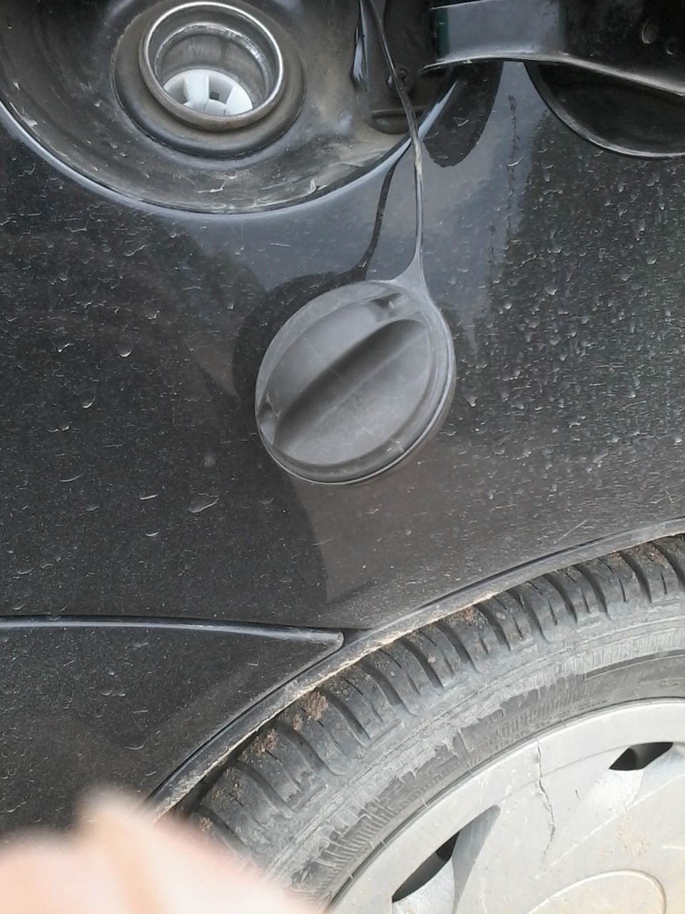 Небольшой тюнинг лючка топливного бака — Lada Калина универсал, 1,6 л ...