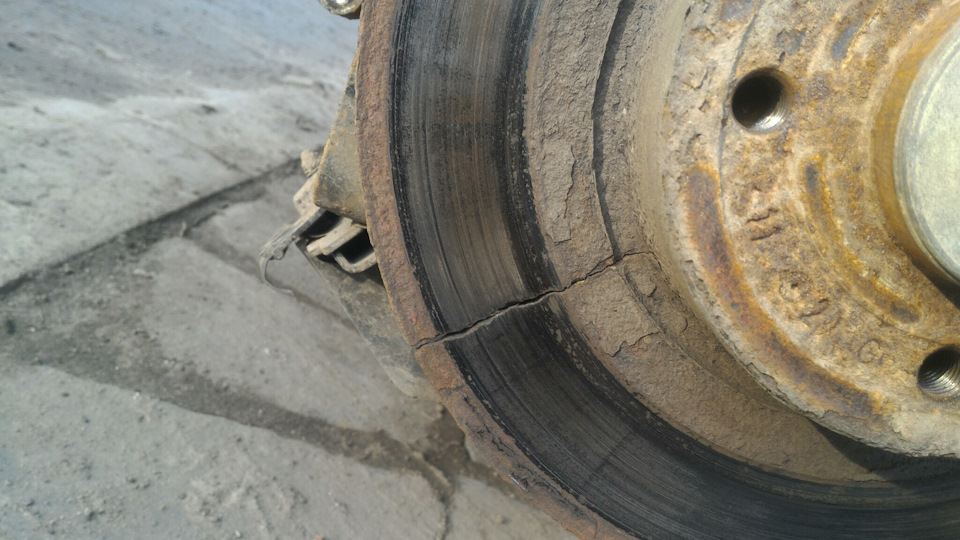 #14 Лопнул тормозной диск🔨 — Renault Scenic II, 1,5 л, 2008 года ...