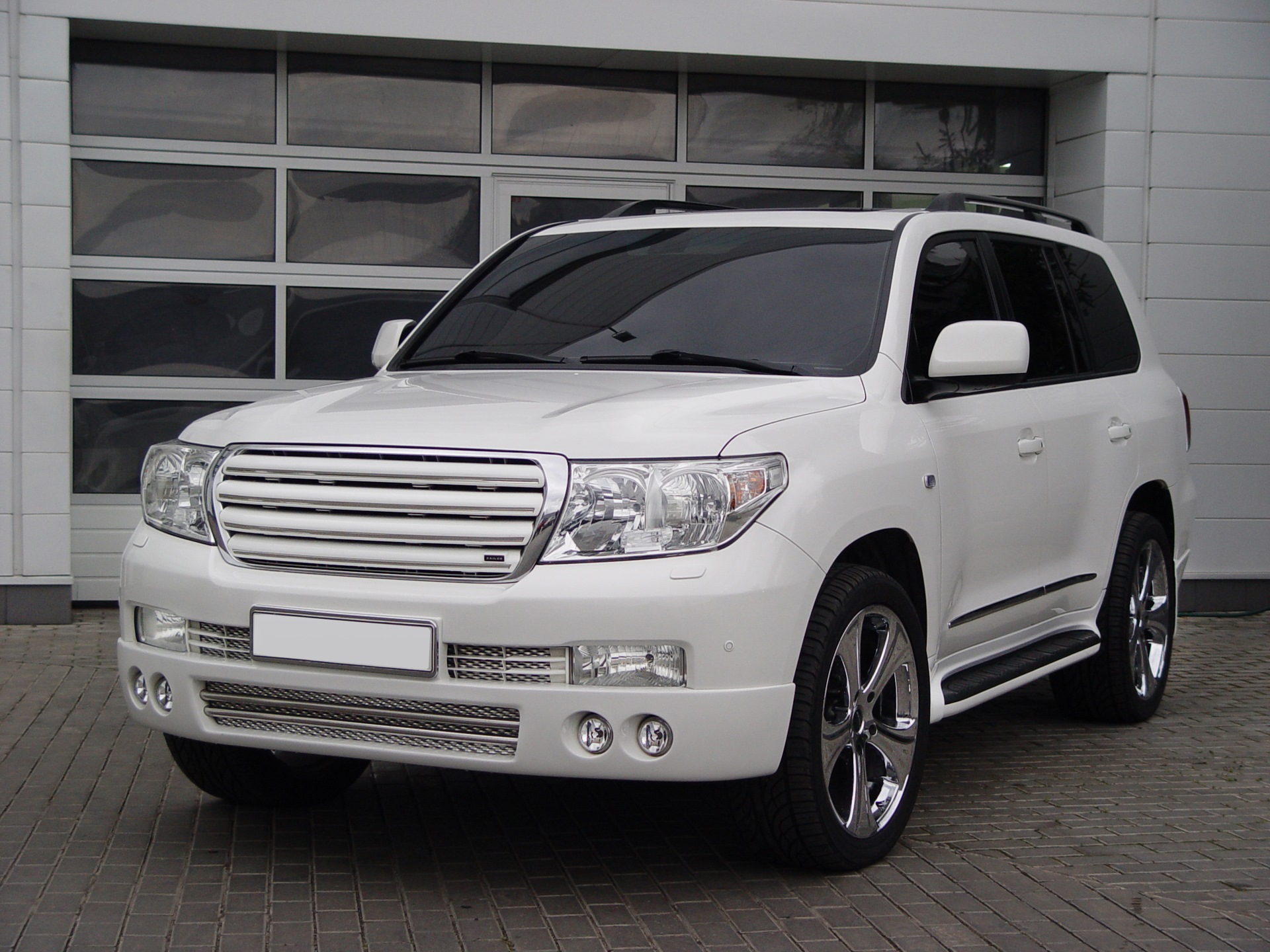 200 white. Ленд Крузер 200 белый 2007. Toyota Land Cruiser 200 белый обвес. Тойота Прадо 200 белый свет. TLC 200 белый.