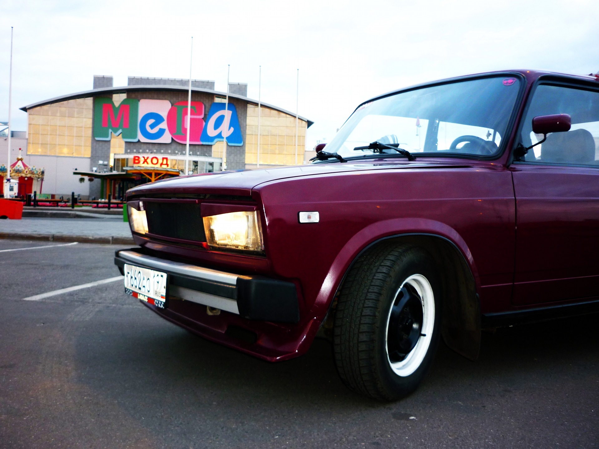 Фотки Москва (Мега Теплый Стан) и Калуга (на берегу озера) — Lada 2105, 1,6  л, 2002 года | фотография | DRIVE2