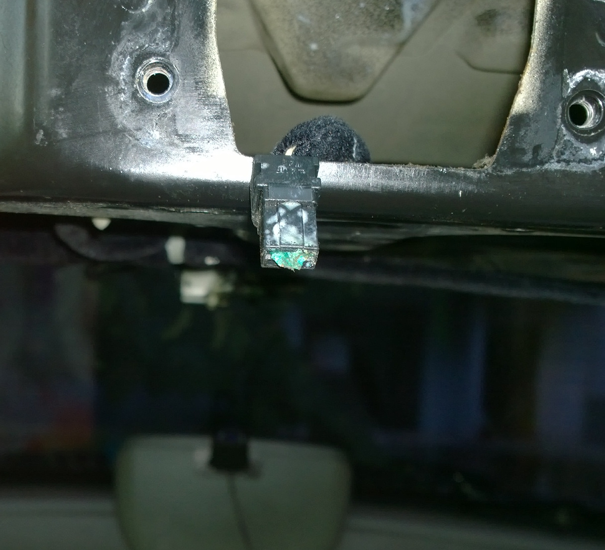 Где находится датчик закрытия багажника концевик багажника - Hyundai Santa Fe (1G), 2,7 л, 2002 года просто так DRIVE2