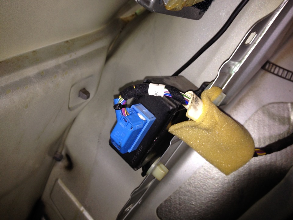 4Z7 907 357 — Volkswagen Passat B5. Запчасти на фото: 4Z7907357