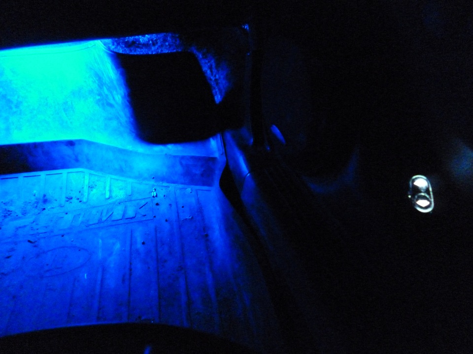 RGB подсветка днища, ног, панели, щитка приборов, ручек, кнопок ...