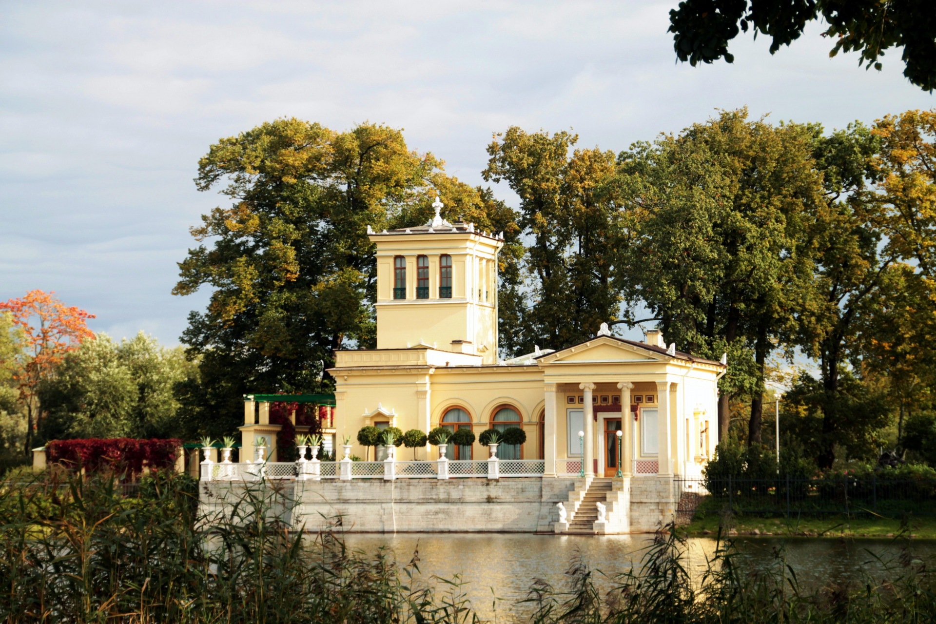 Петра и Павла храм Севастополь фронтон