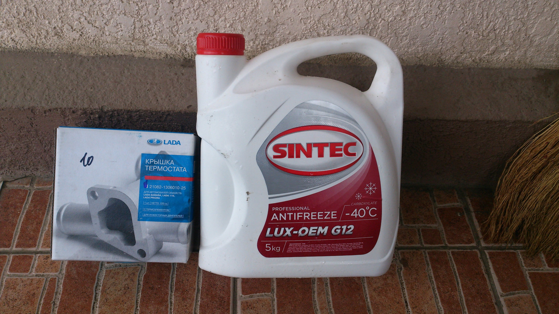 Sintec lux oem. Sintec Lux OEM g12. Синтек антифриз логотип. Sintec логотип.