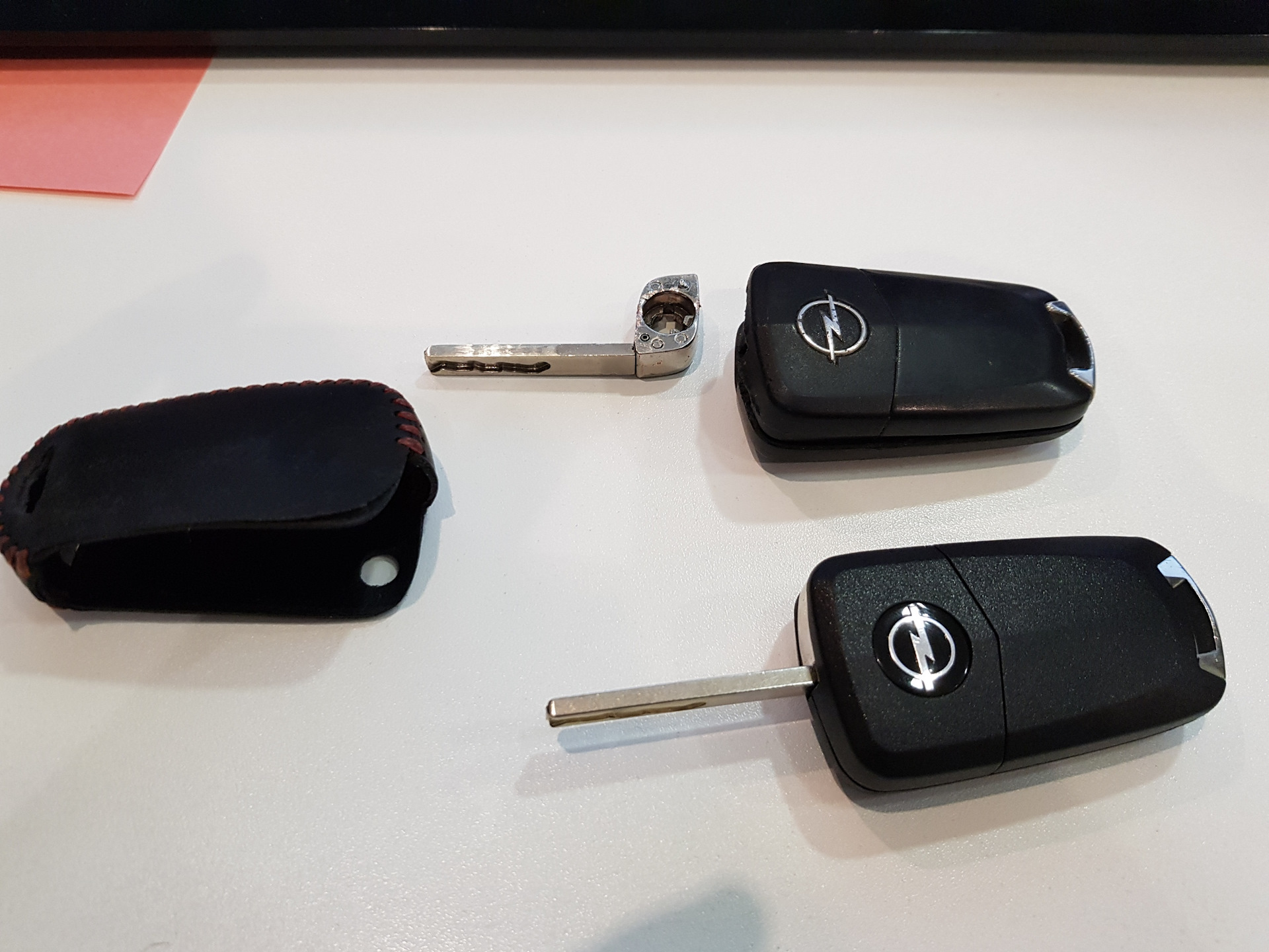 Замена ключа москва. Ключ зажигания Opel Astra h. Корпус ключа Opel Astra h.