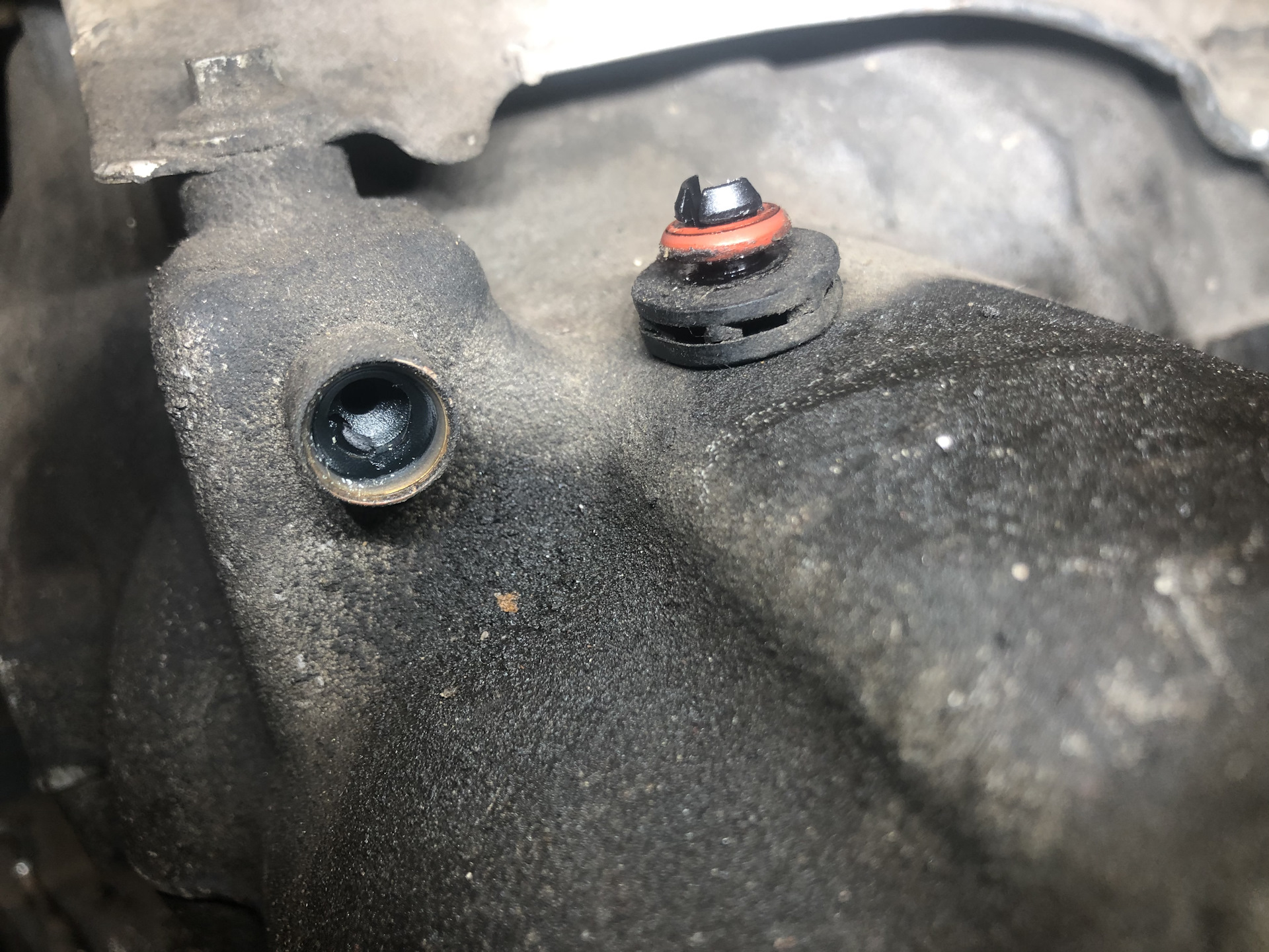 Сапун двигатель z6 mazda. Сапун моста уаз с клапаном. Сапун редуктора. Д245 клапан картерных газов. Сапун это.