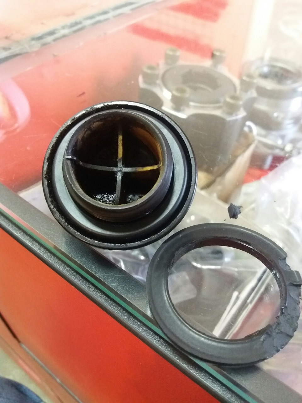 Замена уплотнительного кольца на маслозаливной крышке — Toyota Ipsum ...