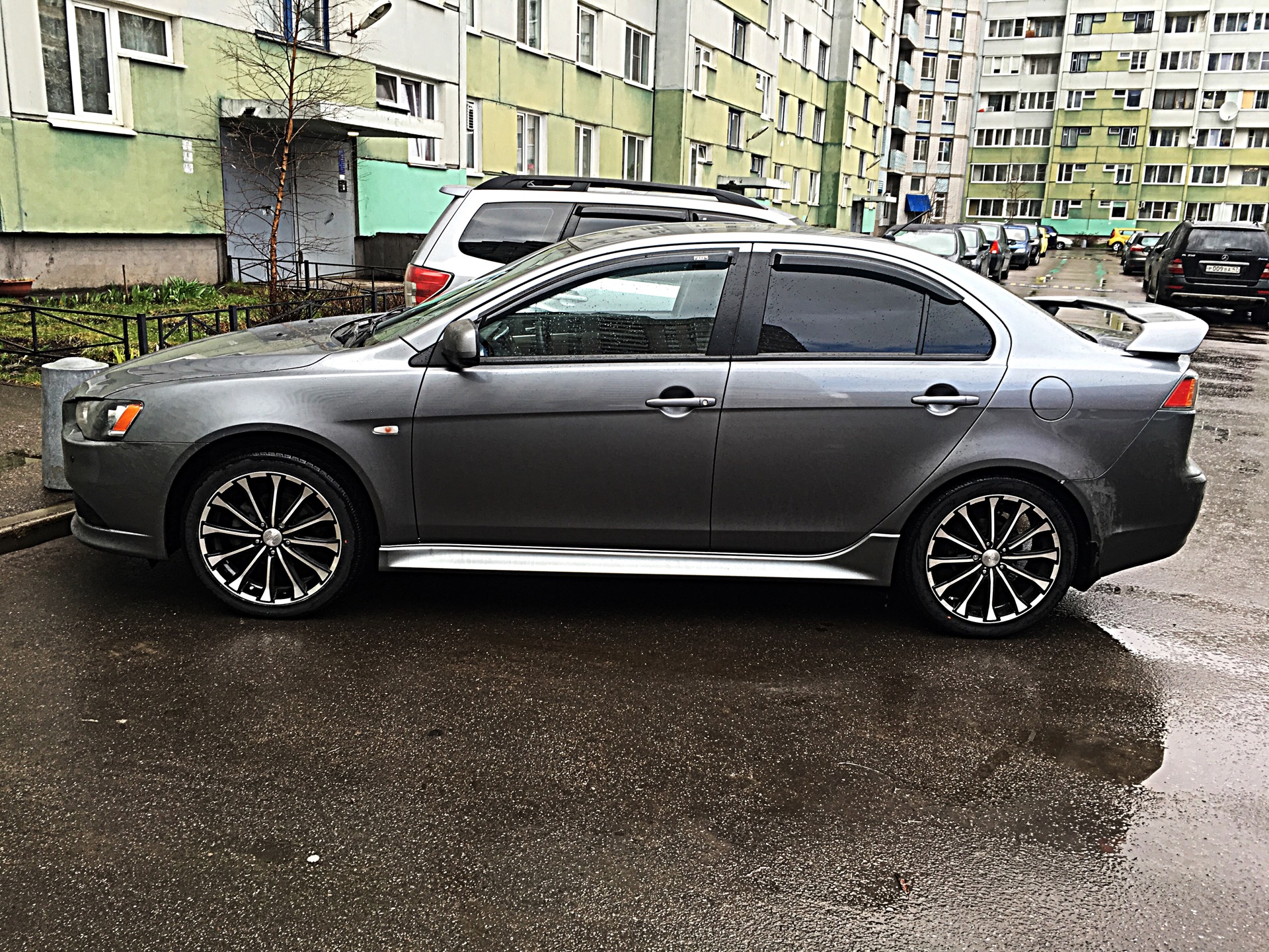 Диски lancer x. Lancer 10 r18. R18 Mitsubishi Lancer. Mitsubishi Lancer x диски r16. Митсубиси Лансер 10 r18.