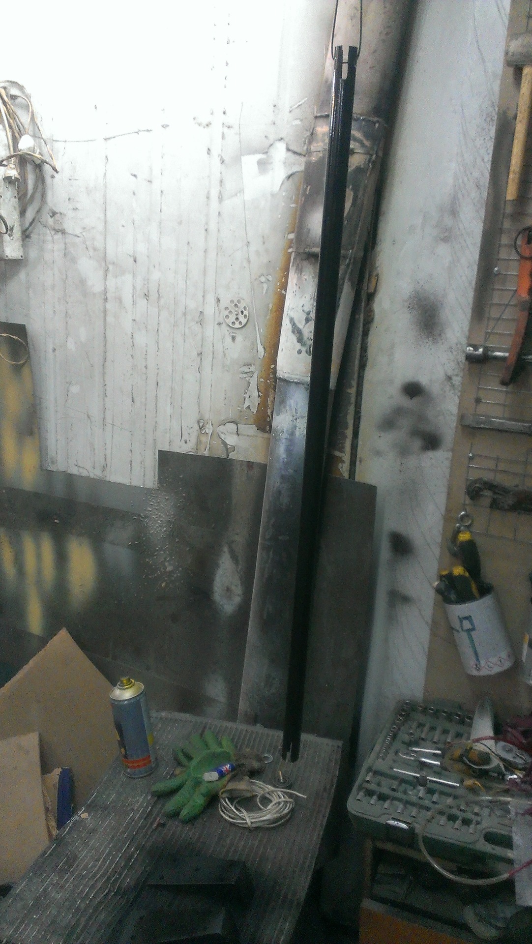 rasporka-v-zhope-devushki-bolshimi-bedrami-paziriyut