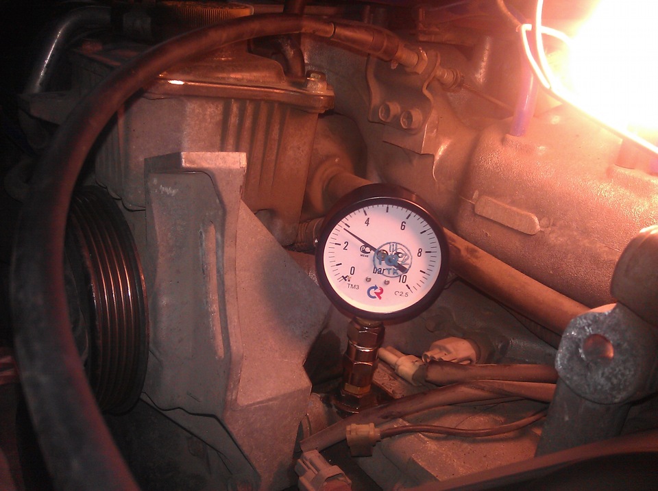 Обратное давление масла. Замер давления масла Аутлендер 2.0. Давление масла в двигателе Cat 434f. ЛГ 936л давление масла в двигателе. Кат 343 давление масла.