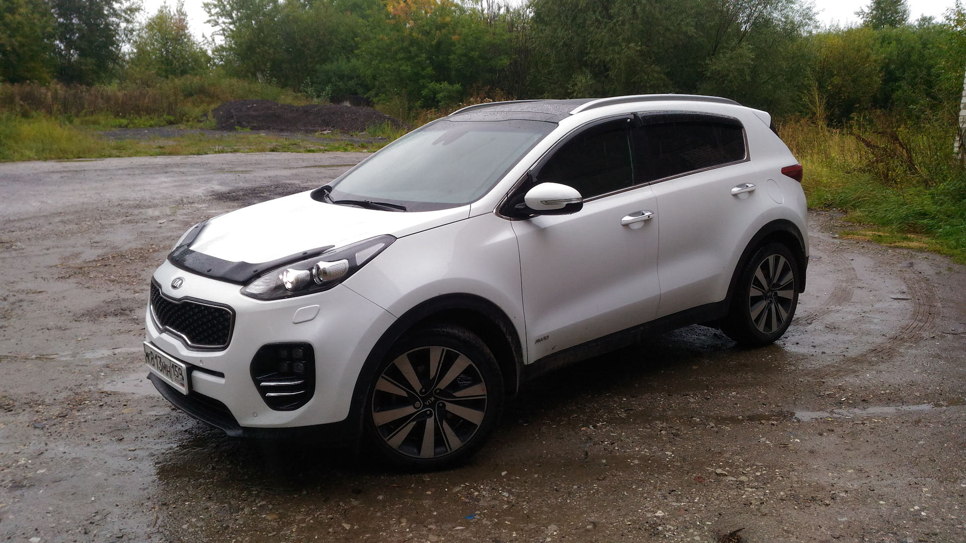 Subaru Sportage белая