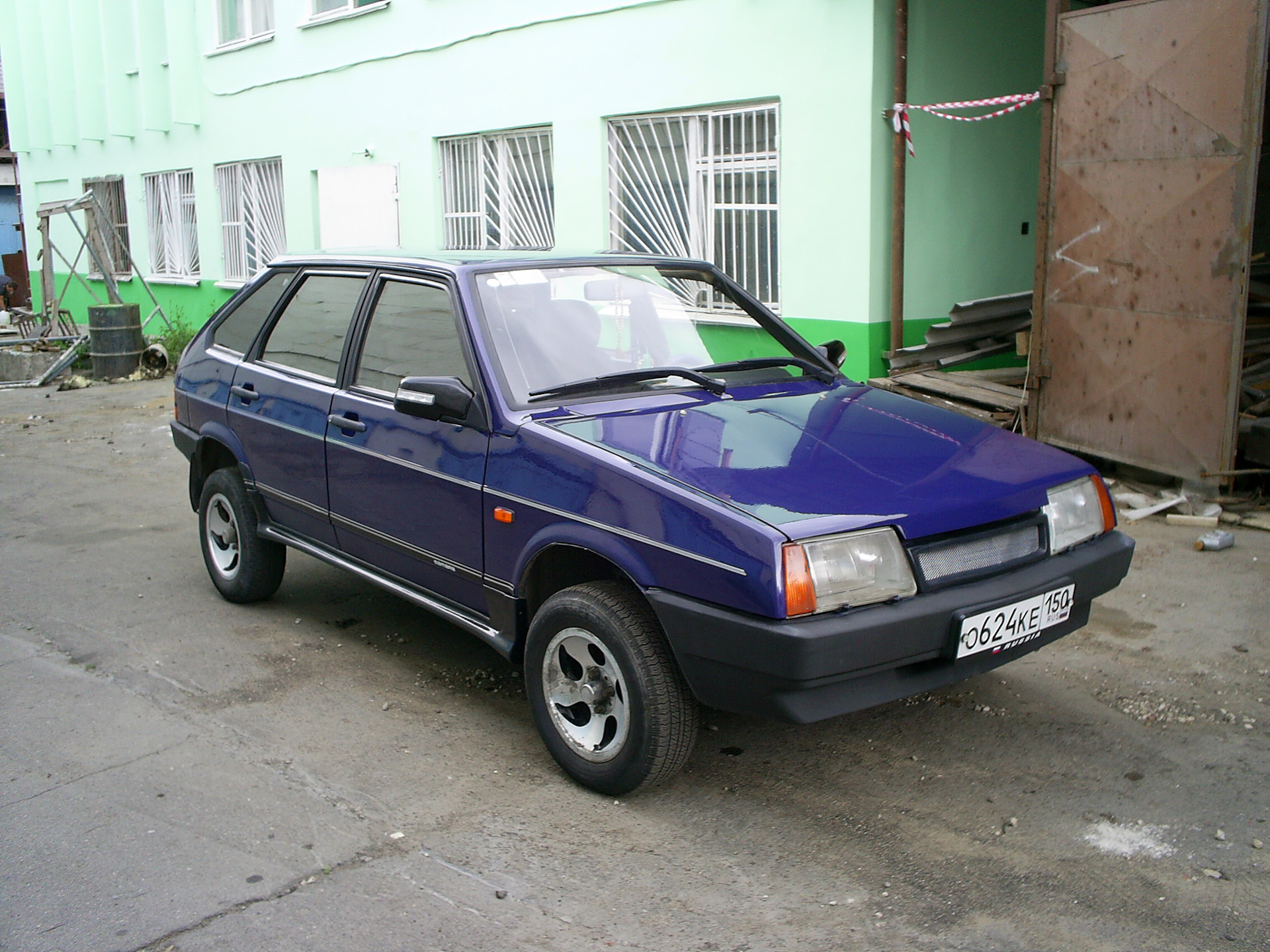 Автомобили ваз 21093. ВАЗ 21093. ВАЗ-21093 Спутник. ВАЗ 21093 1998 синий. Машина ВАЗ 21093.