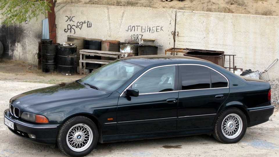 BMW e39 зеленая