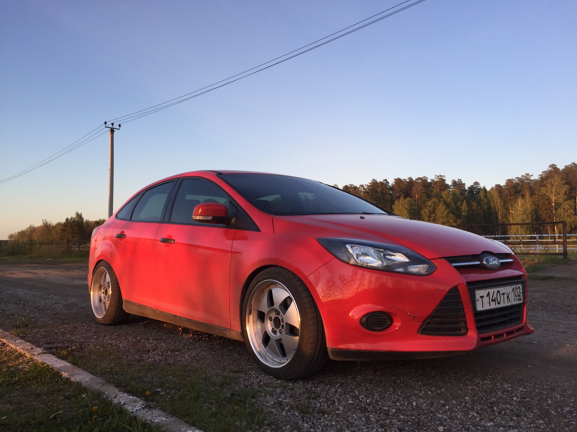 Ford Focus 3 седан красный 2012