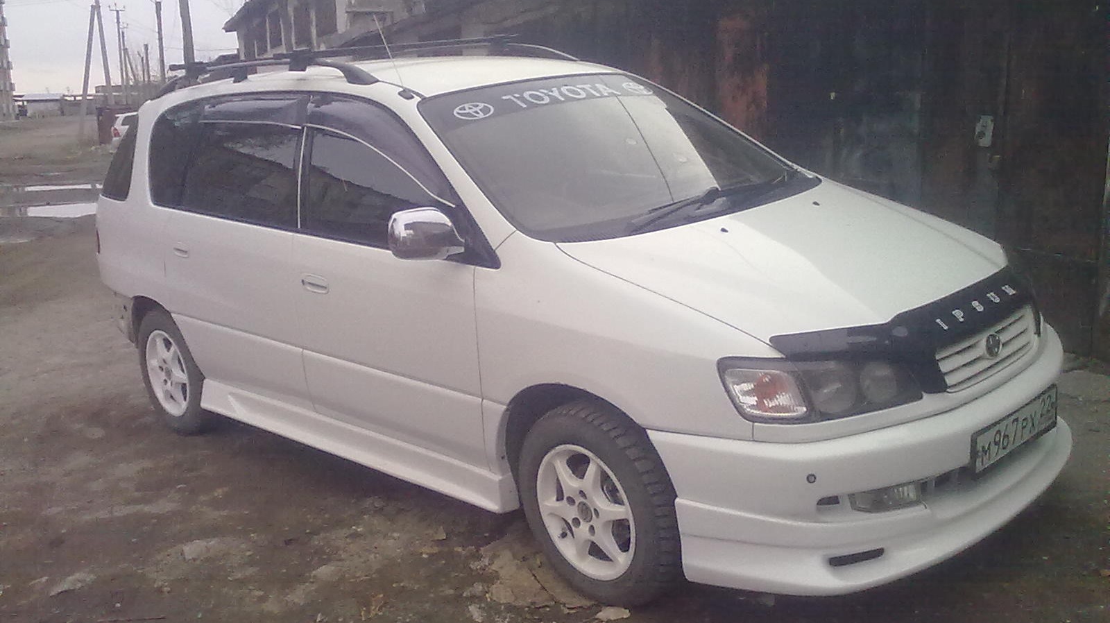 Toyota ipsum компактвэны. Тойота ипсум 1998. Тойота ипсум белая. Белый ипсум. Toyota ипсум 1999.
