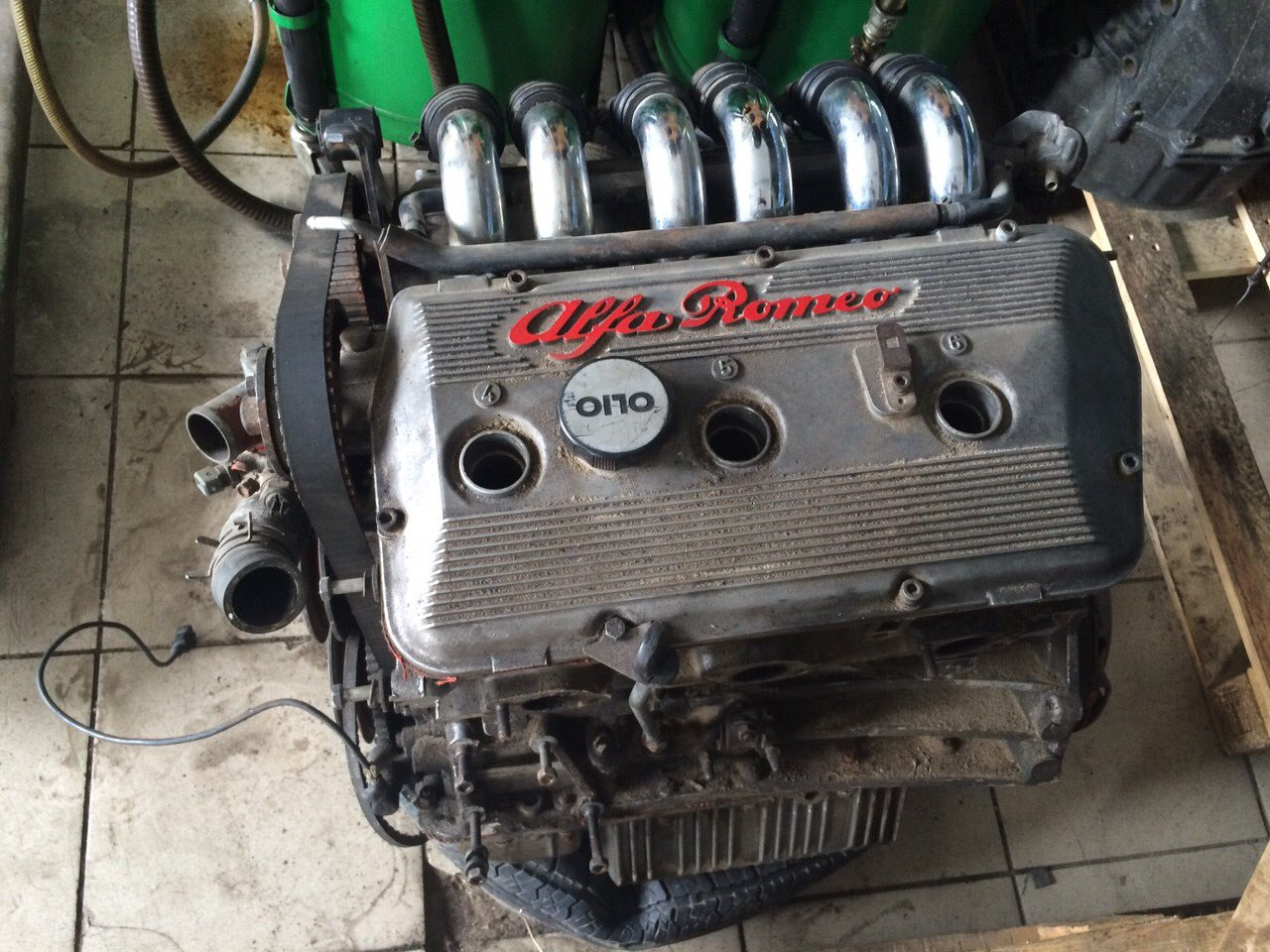 Купить двигатель v6. Alfa Romeo 155 мотор. Двигатель Альфа Ромео 164 3.0. Двигатель Альфа Ромео 1993, 155. Альфа Ромео 155 8v ГБЦ.