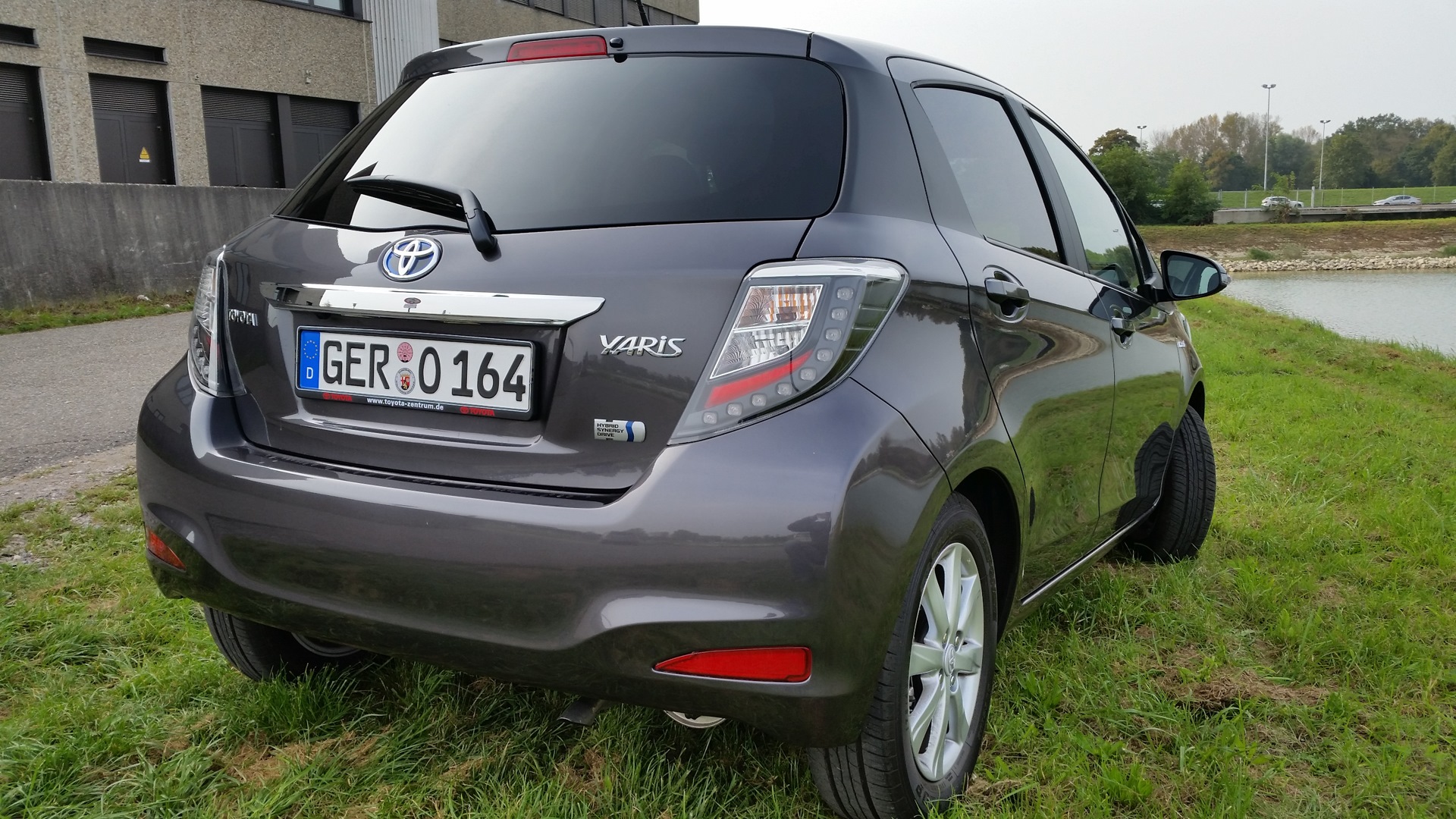 Toyota Yaris (p3) 1.5 бензиновый 2014 | Hybrid на DRIVE2