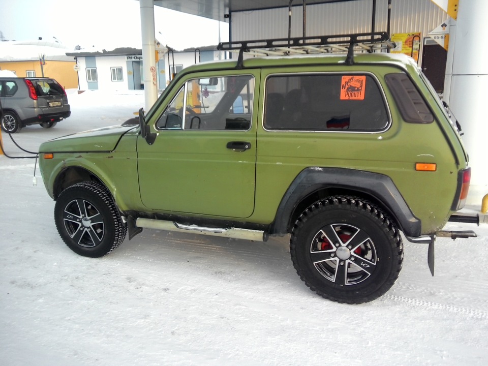 R16 на ниву. Lada 4x4 225/75/16. Нива на колесах 225 75. Нива на 225/75/16 колесах. Шины 225 75 r16 Лада 4х4.