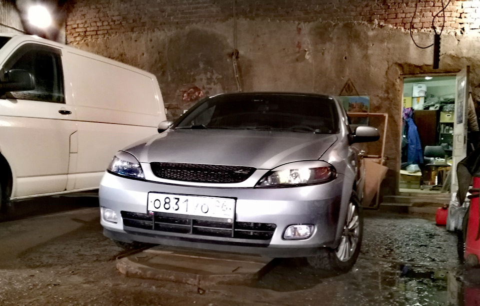 смыли с машины слой льда и снега — Chevrolet Lacetti 5D