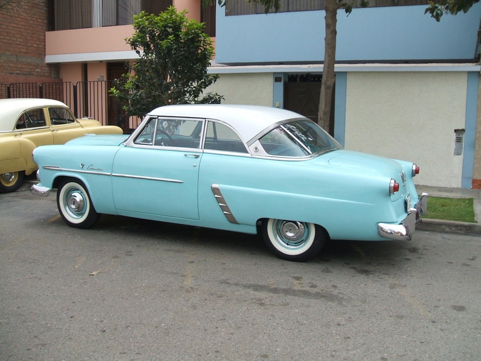 Ford Crestline 1952