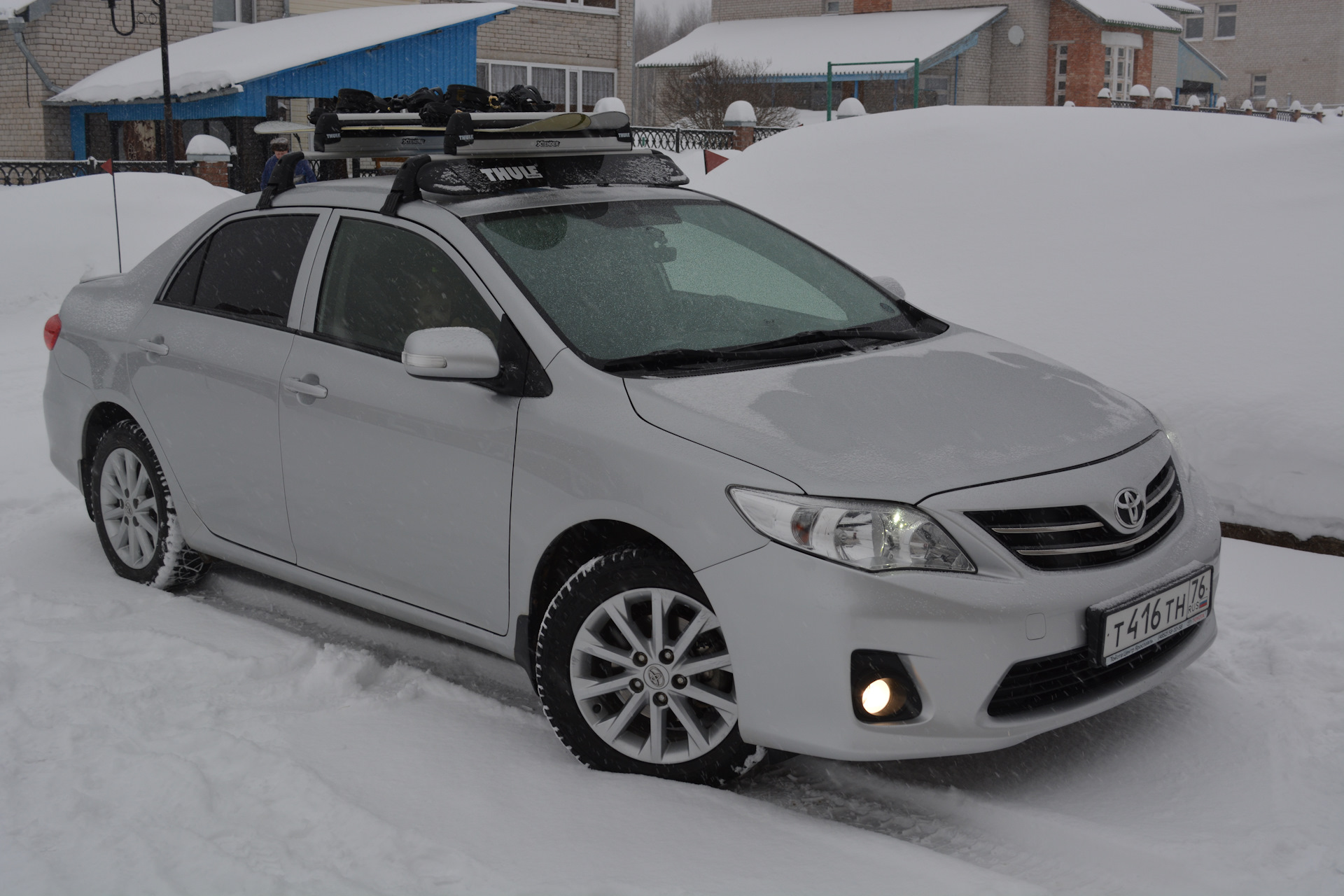 Thule Ski Carrier XTender 739 on Corolla Roof Rack — Toyota 