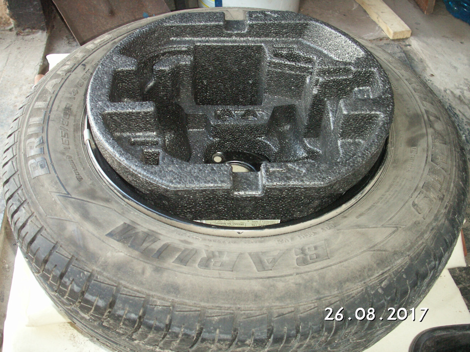 Вставка запасного колеса — Renault Logan (1G), 1,4 л, 2006 года ...