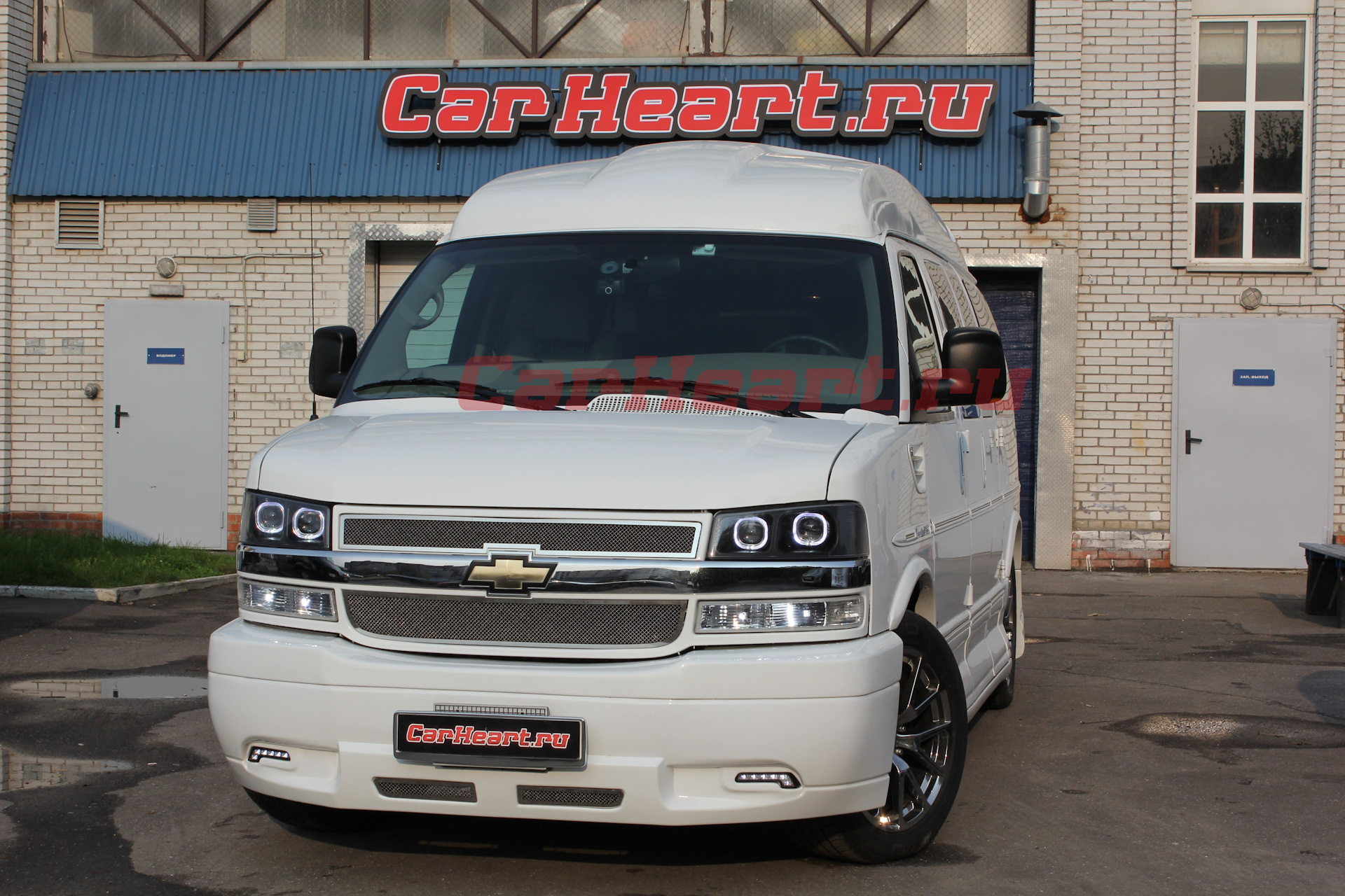 Chevrolet Express. Установка би-диодных линз. — CarHeart на DRIVE2