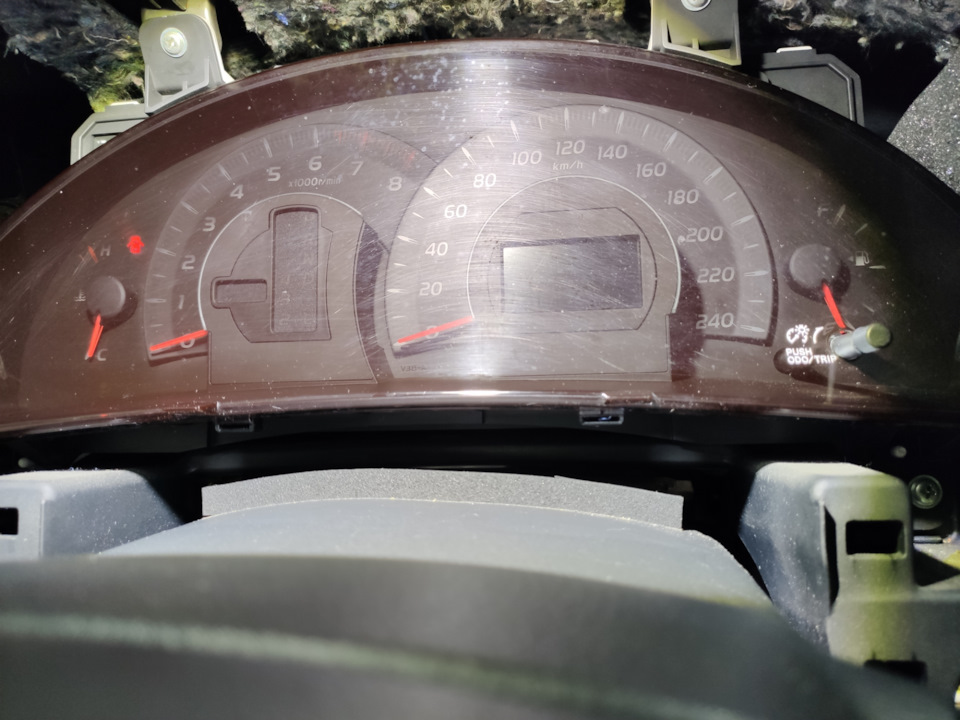 Полировка стекла приборной панели — Toyota Camry (XV40), 2,4 л, 2008 ...