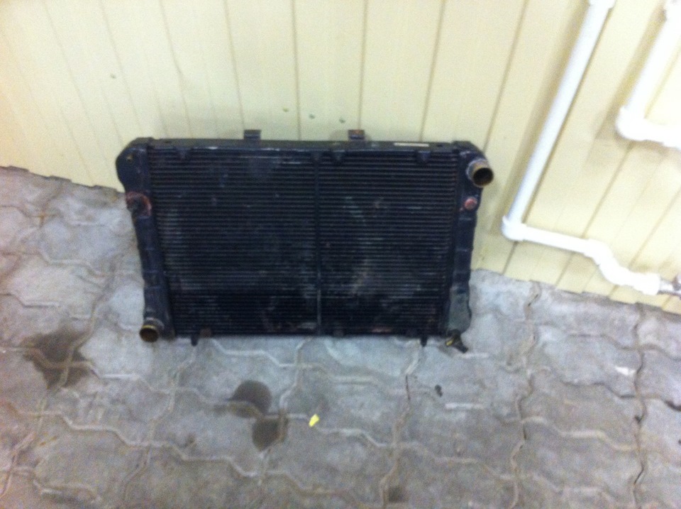 Замена радиатора и термостата — Москвич 408, 2,3 л, 1973 года | своими ...