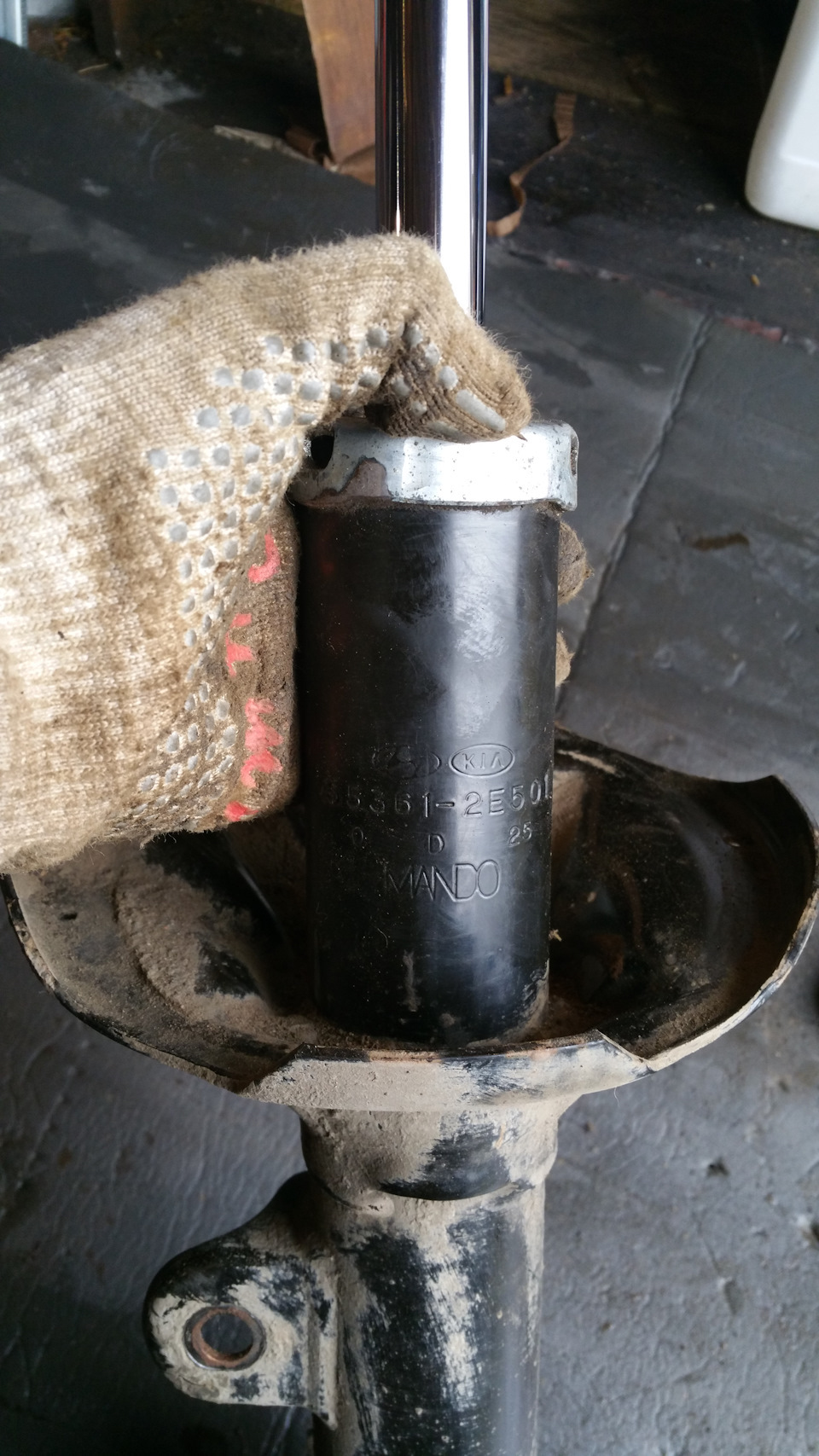 продам живые оригинальные стойки Б/У — Hyundai Tucson (JM), 2 л, 2007 ...