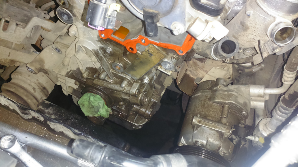 Также снимаем компрессор кондея — Opel Astra J