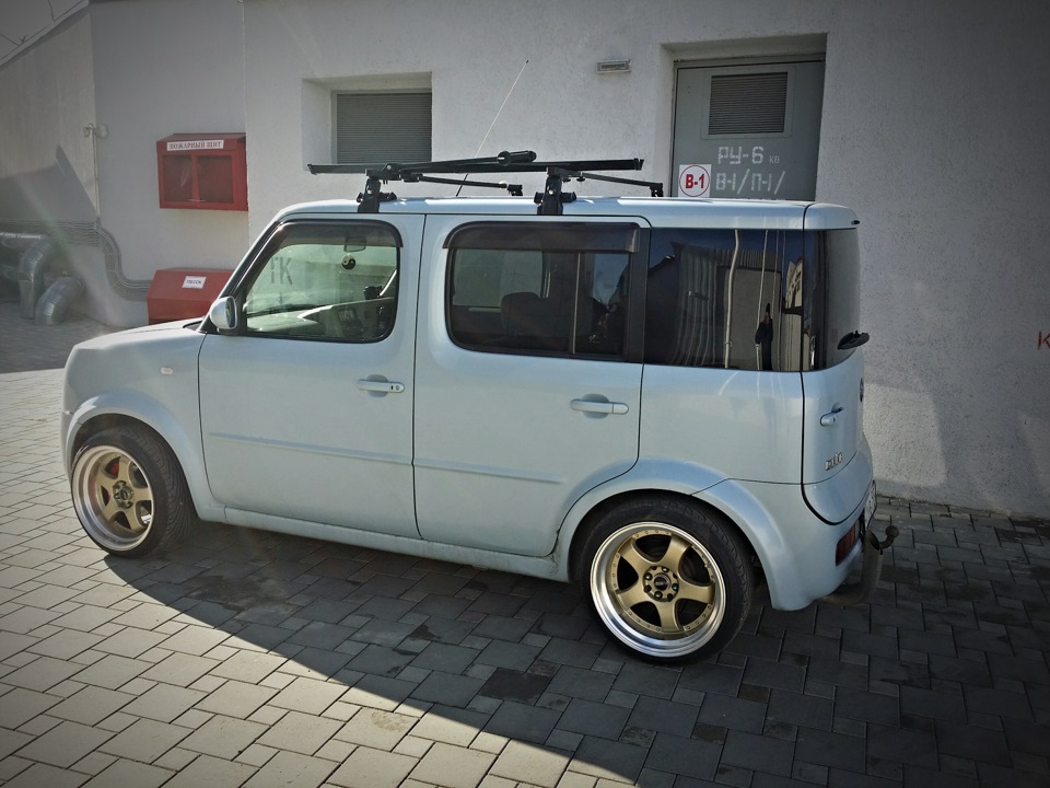 Nissan Cube z12 stance