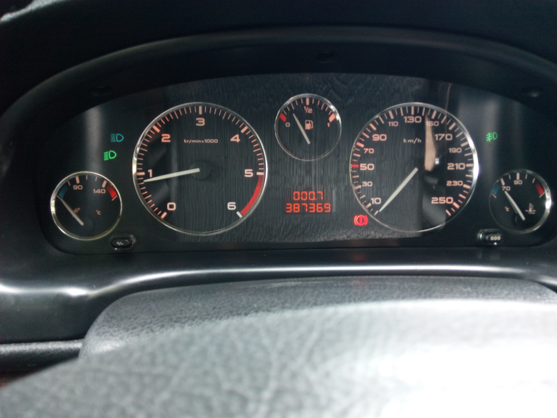 Приборная панель пежо 406. Приборка Пежо 406. Щиток приборов Пежо 406. Пежо 406 2022. Щиток приборов Пежо 206 2 фишки.