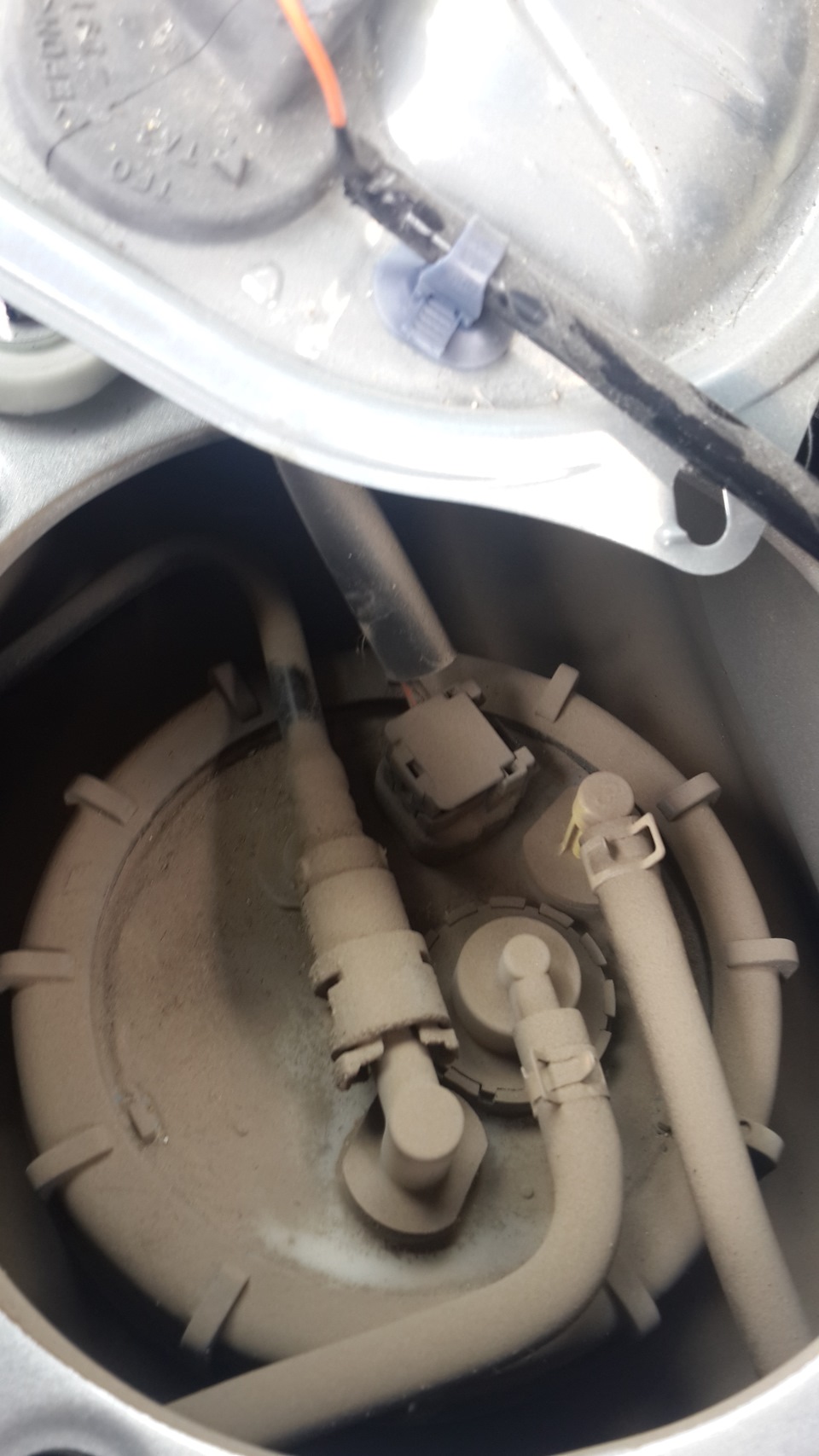 Топливный фильтр. Замена. — Honda Fit (2G), 1,3 л, 2011 года | своими ...