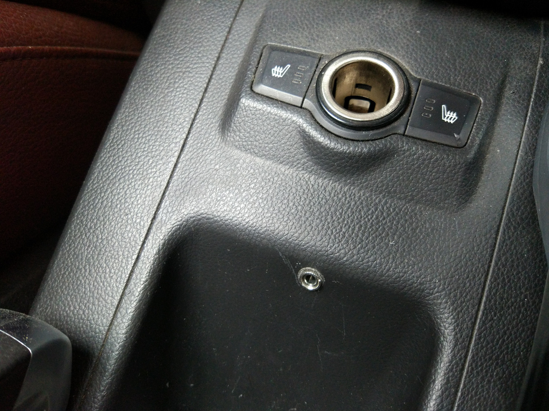 Аукс опель. Opel Antara aux. Разъем aux Opel Antara. Аукс на Опель Антара 2013.