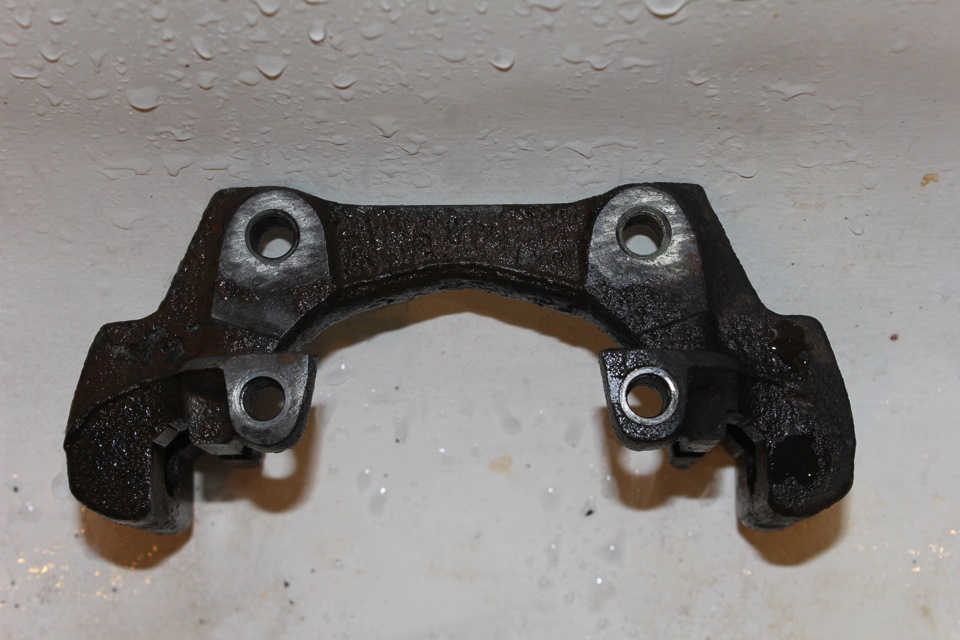 Суппорт бмв е90. 5. Суппорт задний бмв е46. Крепеж суппорта е38. Суппорта е46.