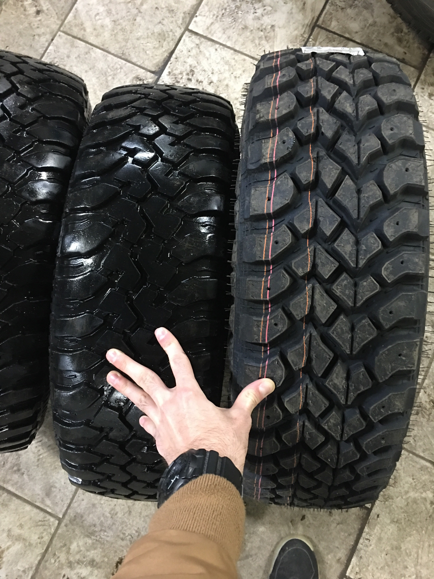 Hankook 215 75 r15. Ханкук Динапро МТ 215/75/15. Ханкук Динапро МТ r15. Hankook Dynapro MT rt03 215/75/r15 на Шевроле ниву. 215/75r15 (rt03) Hankook.