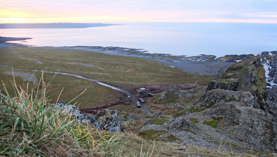 Сверху наши машинки казались маленькими, почти игрушечными — Suzuki Jimny (1G)