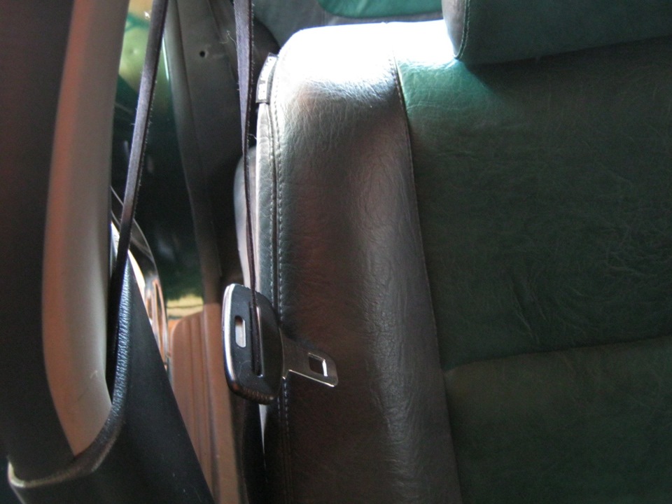Клипса для ремня безопасности. — Nissan Almera I (N15), 1,4 л, 1998 ...