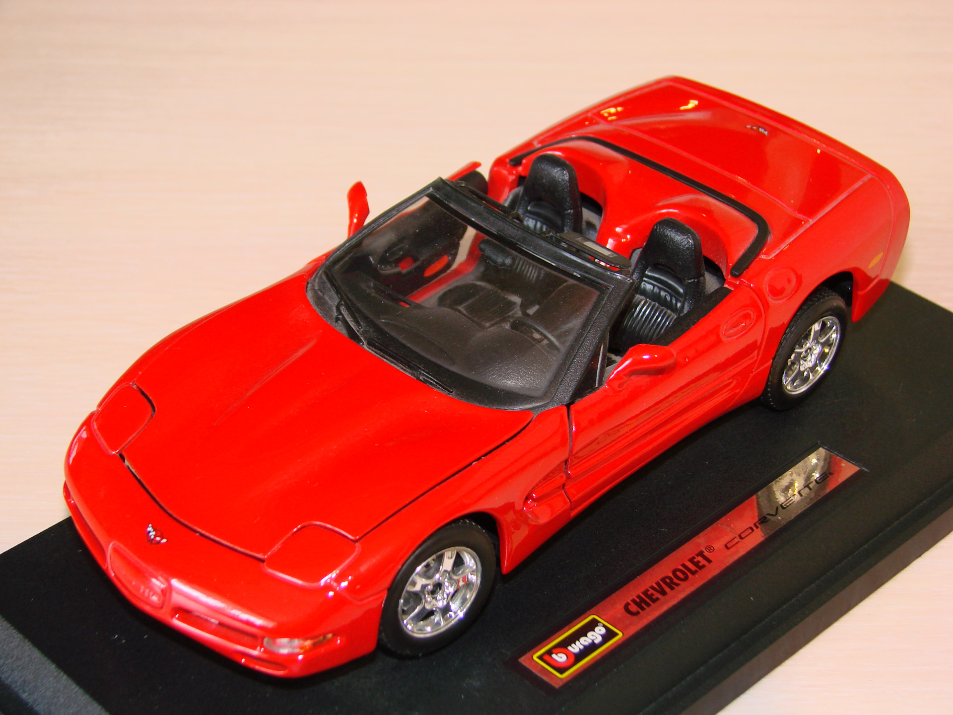 Д 1 24. Bburago Corvette 1/24. Chevrolet Corvette c6 Bburago 1/43. Bburago Chevrolet Corvette.