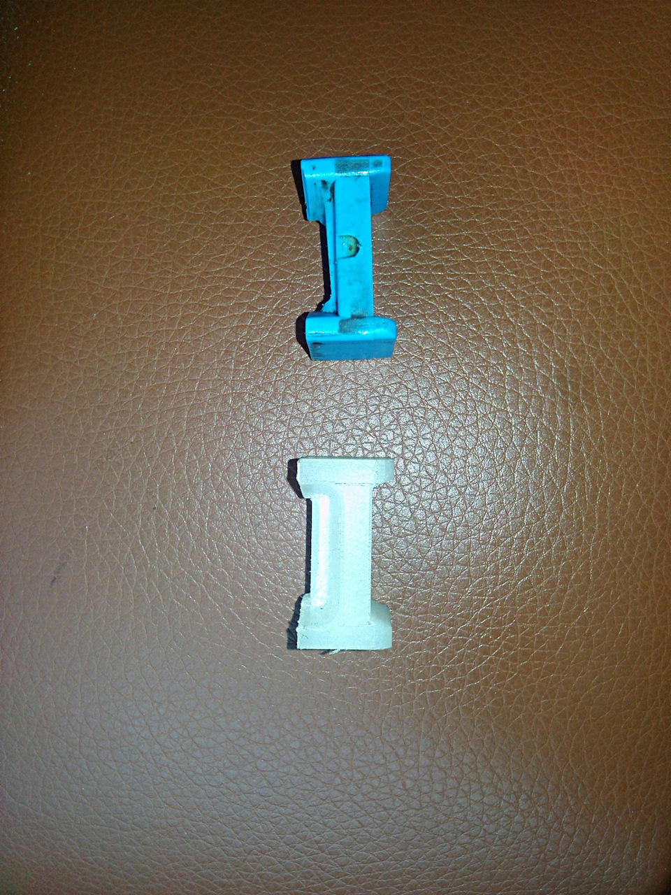 Для сравнения.Синяя родная, с износом. — Nissan Almera II (N16)