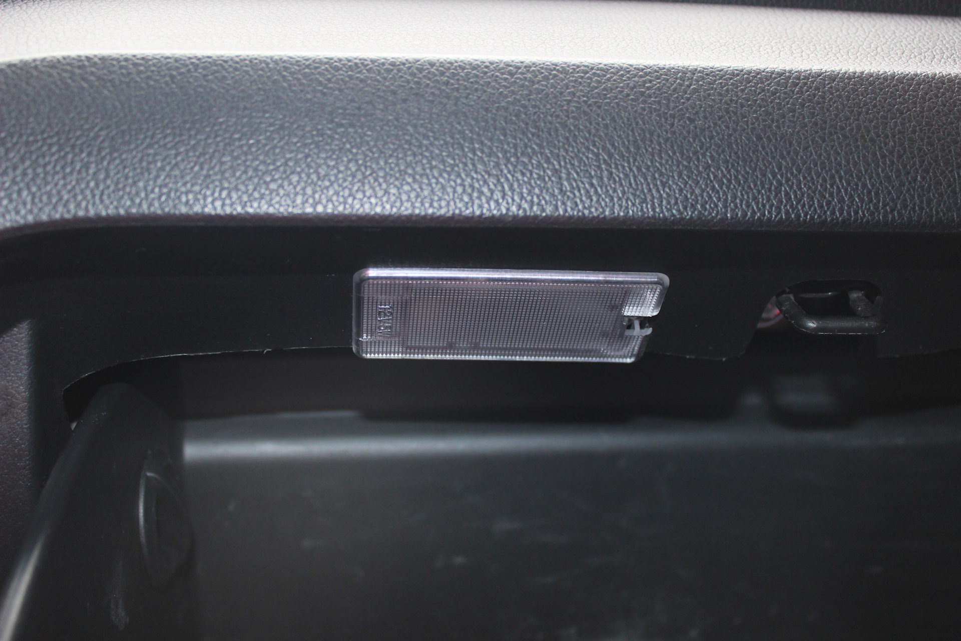 подсветка вещевого ящика